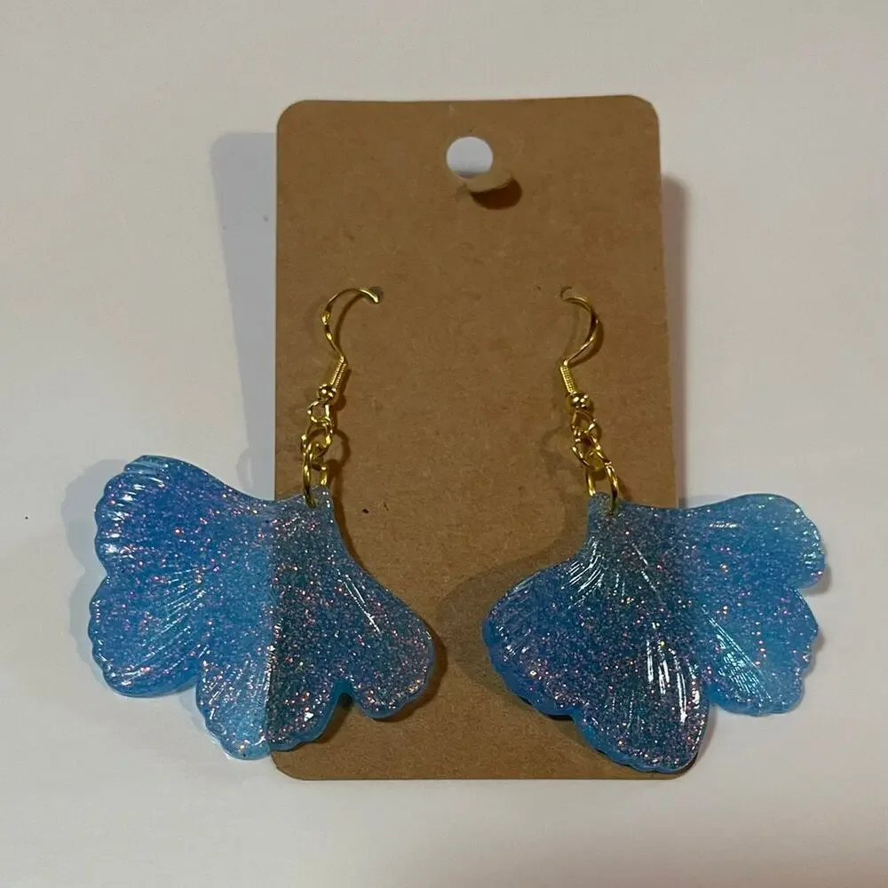 Handmade epoxy resin flower dangle earrings - Light blue glitter rosegold flecks